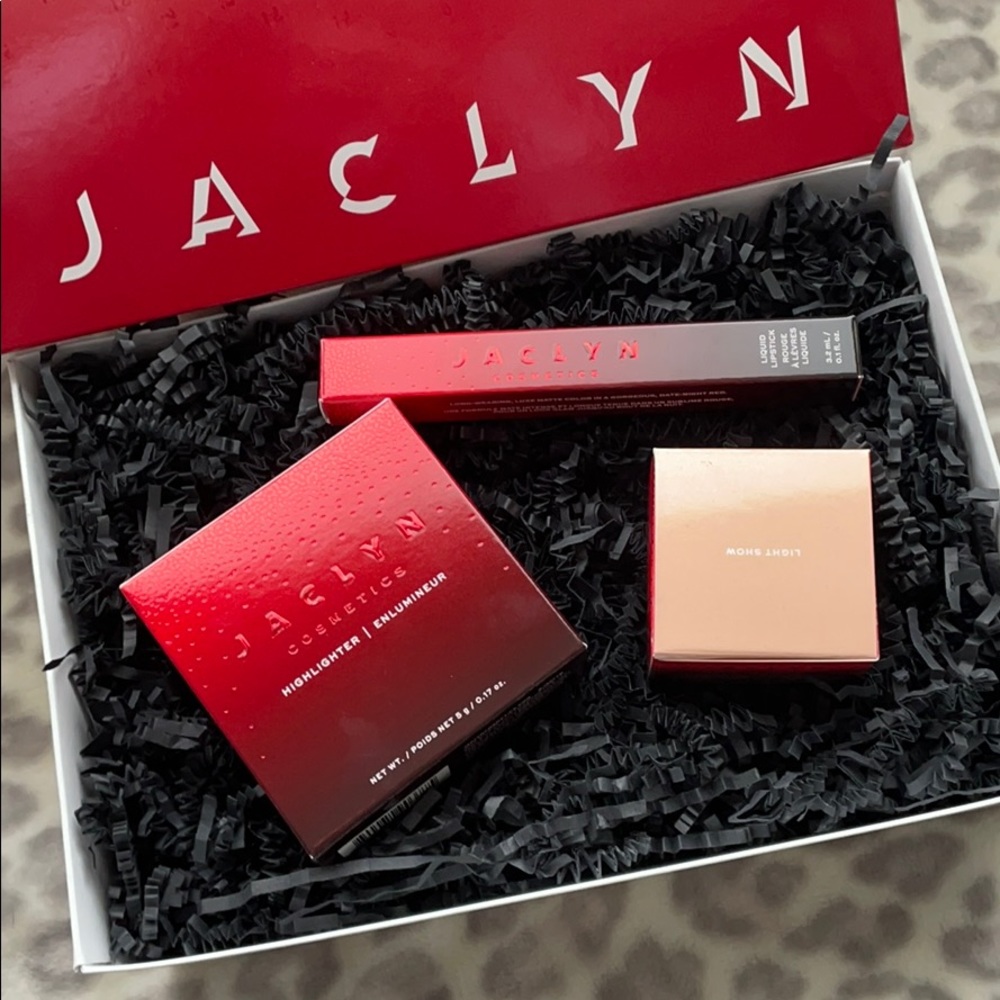Mini Jaclyn Cosmetics Valentine’s Day Set!!